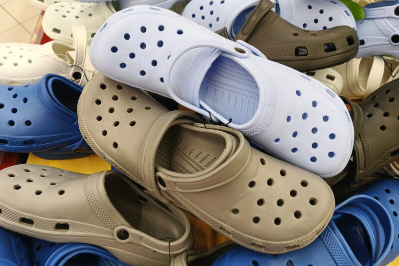 Crocs: Módní peklo na nohou, které ovládlo svět