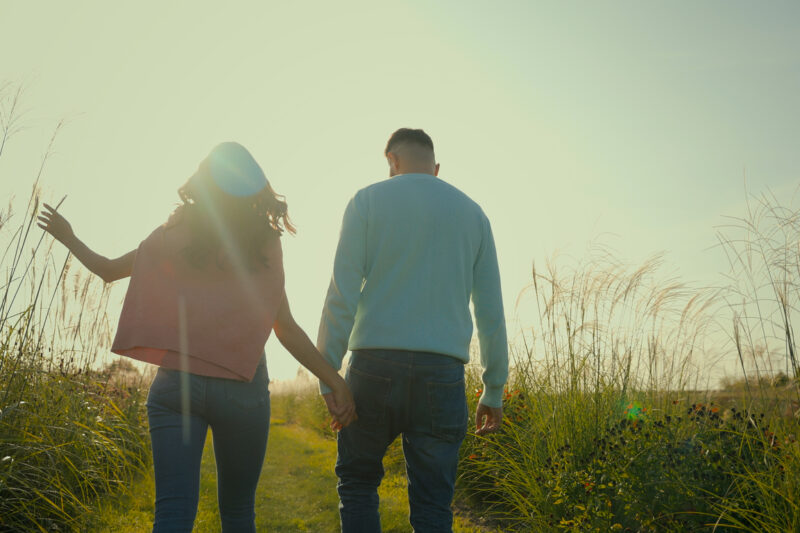 jak přežít v manželství, tipy pro manželství, partnerské vztahy humor, jak udržet vztah, manželství rady, partnerská komunikace, romantika v manželství, vztah a humor