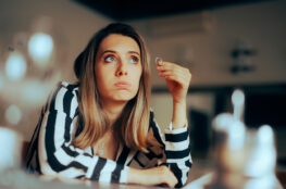 vztahy v moderní době, proč jsem single, práce na vztahu, Linda a Standa podcast, kompromis ve vztahu, seberozvoj a partnerství, komunikace v konfliktu, strach z intimity, tichá domácnost řešení, hledání partnera 2026, Life Talks podcast, jak si udržet vztah, ztráta identity ve vztahu, psychologie vztahů, seznamování a nezávislost